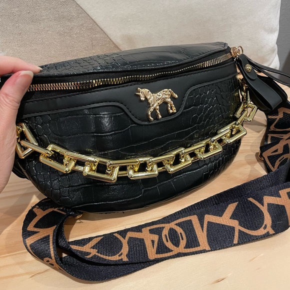 🐎 Gold Chain Fanny Pack with Horse logo - Picture 2 of 4